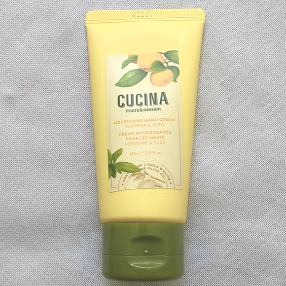Cucina Fruits and Passion Nourishing hand creams Great purse/travel size 60ml - Picture 3 of 10
